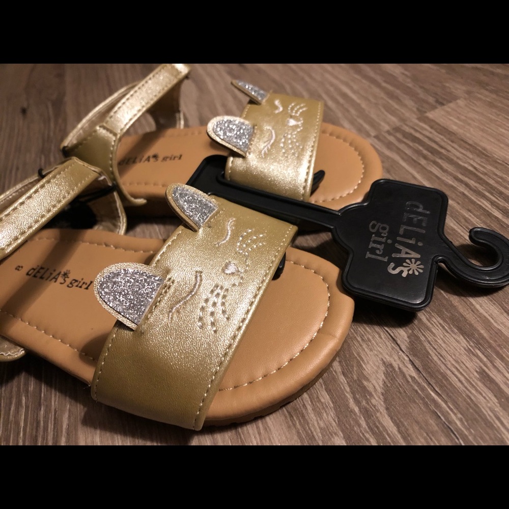 NWT! “dELia*s Girl” Shimmer Kitten Sandals! ✨😻
